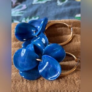 Sézane Flora Hoop Earrings | Navy Blue